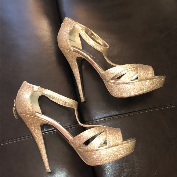 Steve Madden Gold Glitter Shoes - Picture 2 of 5